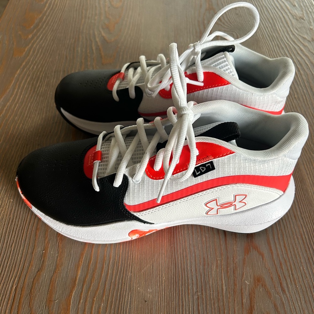 Under Armour Black and Red Sneakers LD7 NWOT Size 7Y